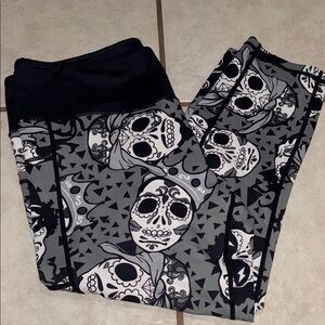 CVG Constantly Varied Gear Crop Leggings Rap Legend Skulls Compton B/W Size XL